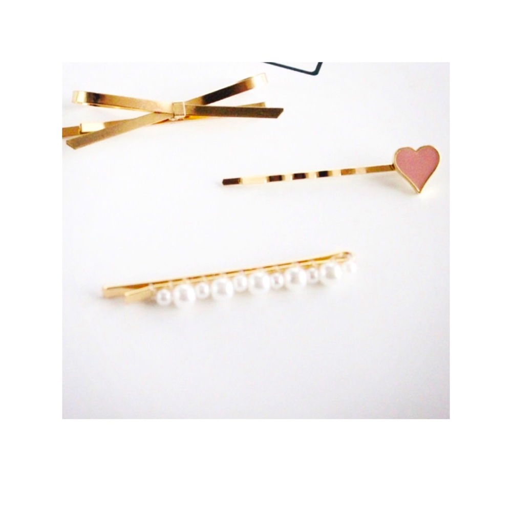 🆕Gold Bobbi pins. A bow, pearls & a pink heart